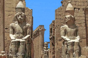 Ramses II in trono